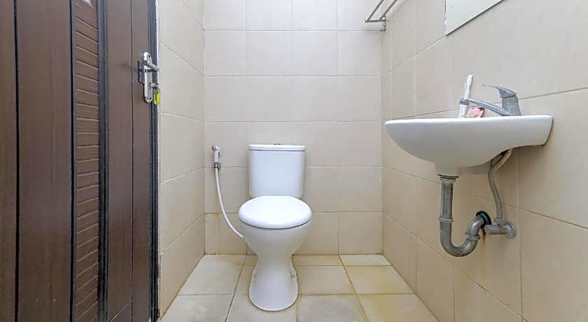 RedDoorz near RS Sari Asih Ciledug