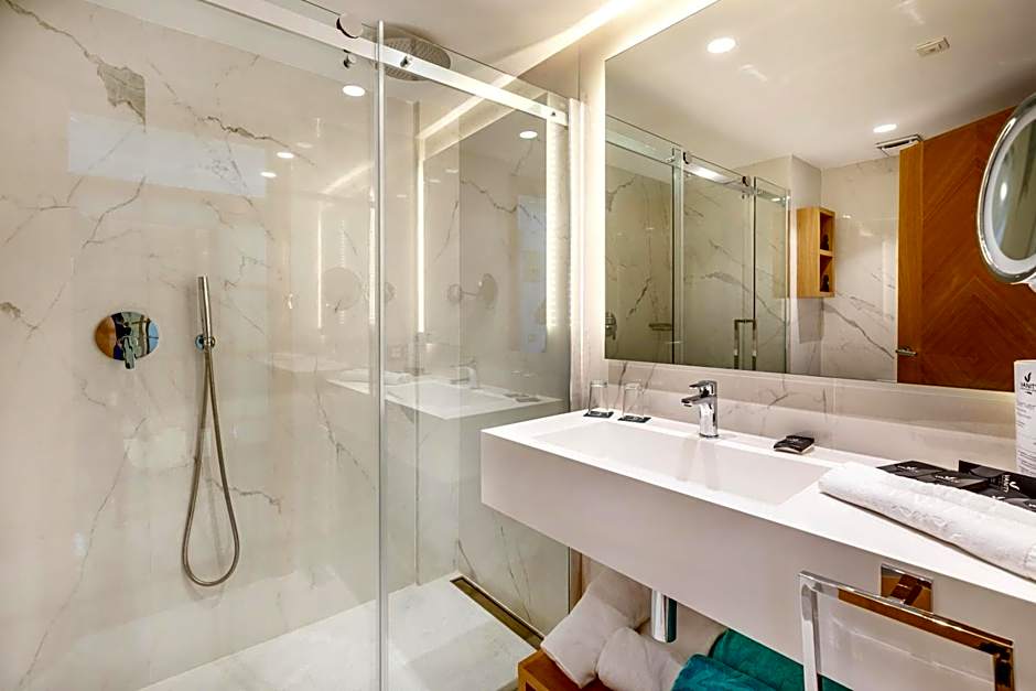 VIVA Golf Adults Only 18+