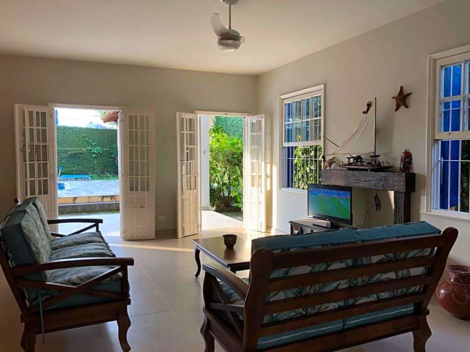 Pé na Areia com Piscina e Churrasqueira - 2 suítes