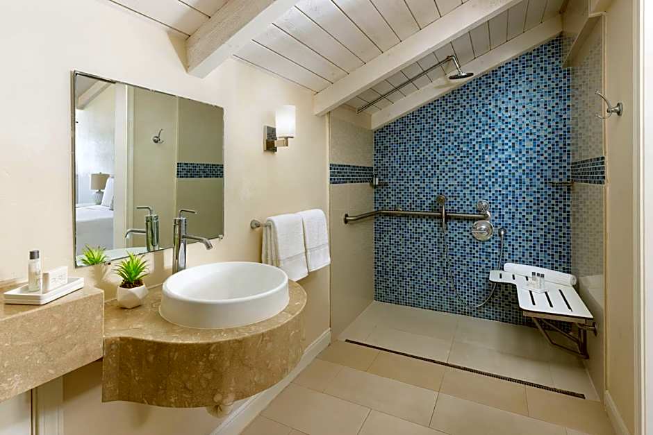 Pacific Edge Hotel