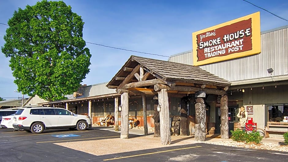 The Smoke House Lodge and Cabins