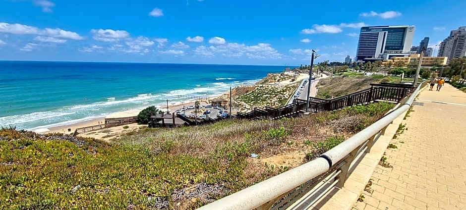 The Rose Villa by the Sea