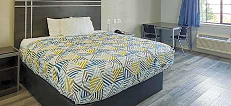 1 King Bed | Non-Smoking, Micfridge