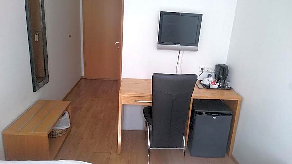 101 Guesthouse Hotel