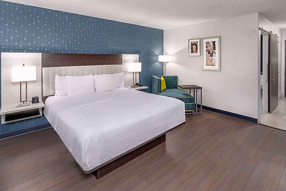 La Quinta Inn & Suites by Wyndham Santa Rosa