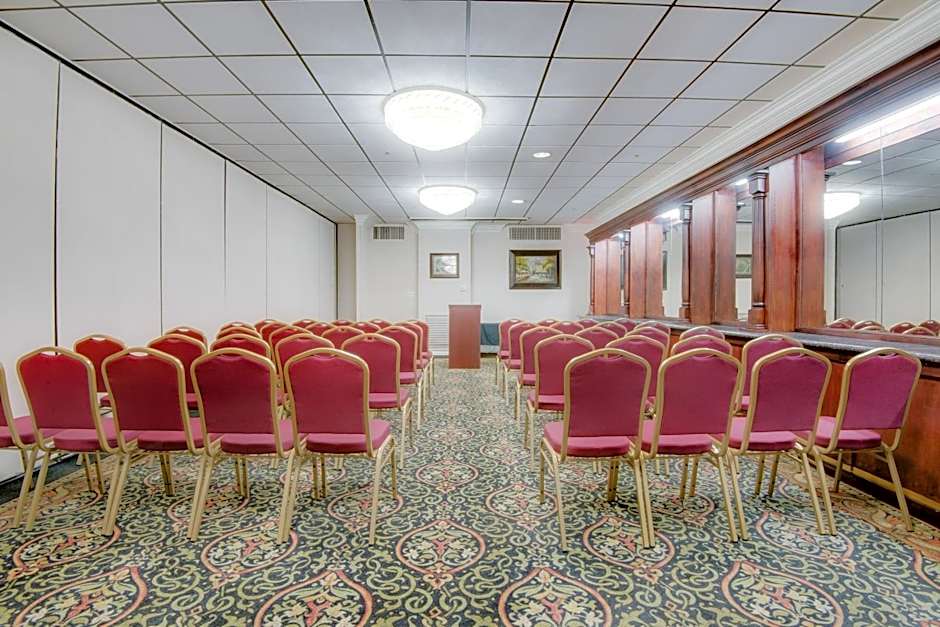Clarion Hotel & Suites New Orleans Airport
