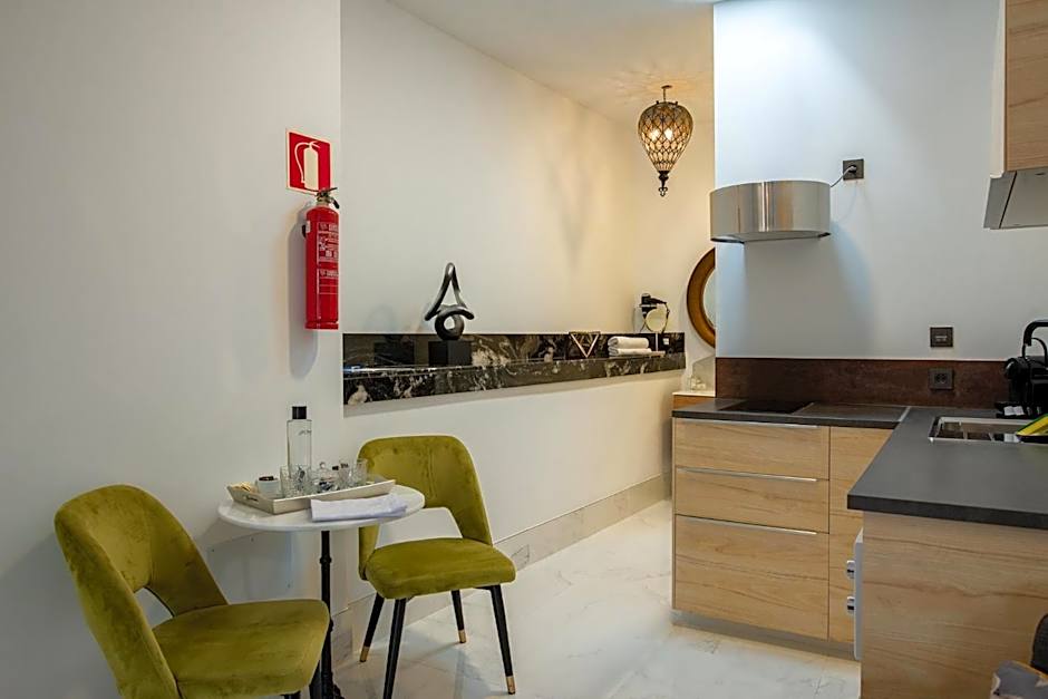 El Charco Suites