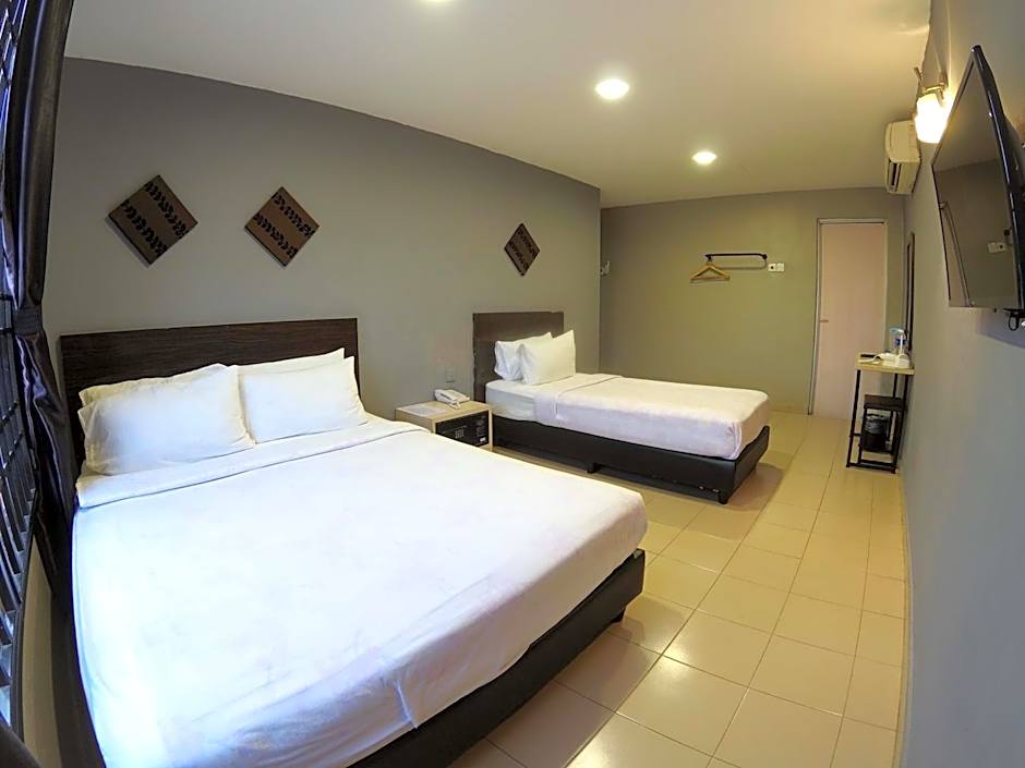 Photo 1 of 1 of Triple Room With Window