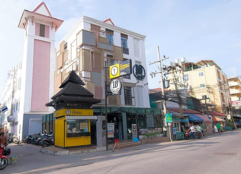 18 Coins Cafe & Hostel