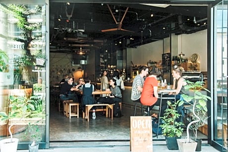 Len Kyoto Kawaramachi Hostel Cafe & Bar