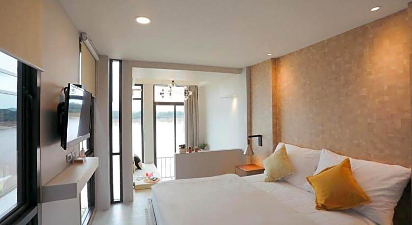 The River House Chiangkhan Hotel