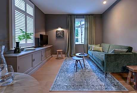 Deluxe Double Room (2 Adults + 1 Child)