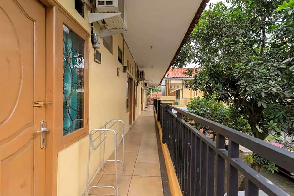 Kostawira Syariah Bintaro Mitra RedDoorz