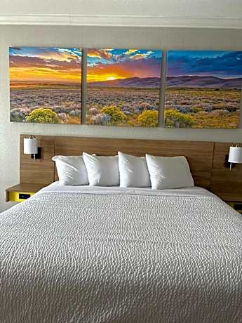 King Suite - Non-Smoking