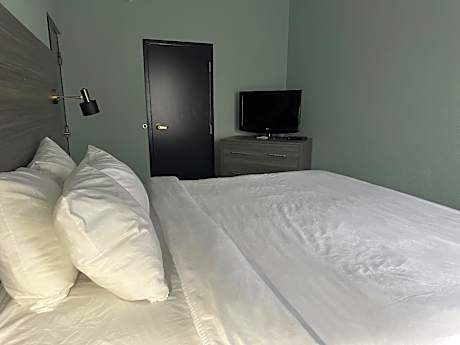 1 King Bed One-Bedroom Suite Non-Smoking