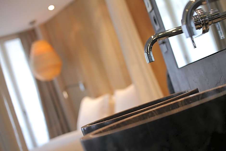 Hidden Hotel By Elegancia