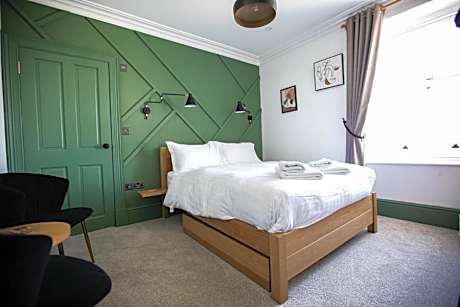 Deluxe Double Room with Shower