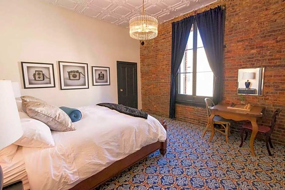 Speakeasy 2 Room Suite (Rm 4)