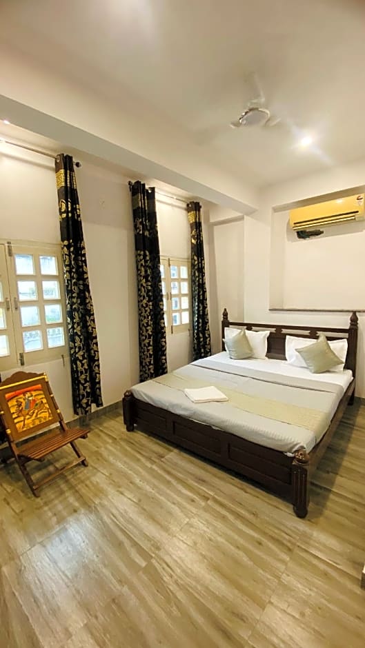 MOON FLOWER GUEST HOUSE