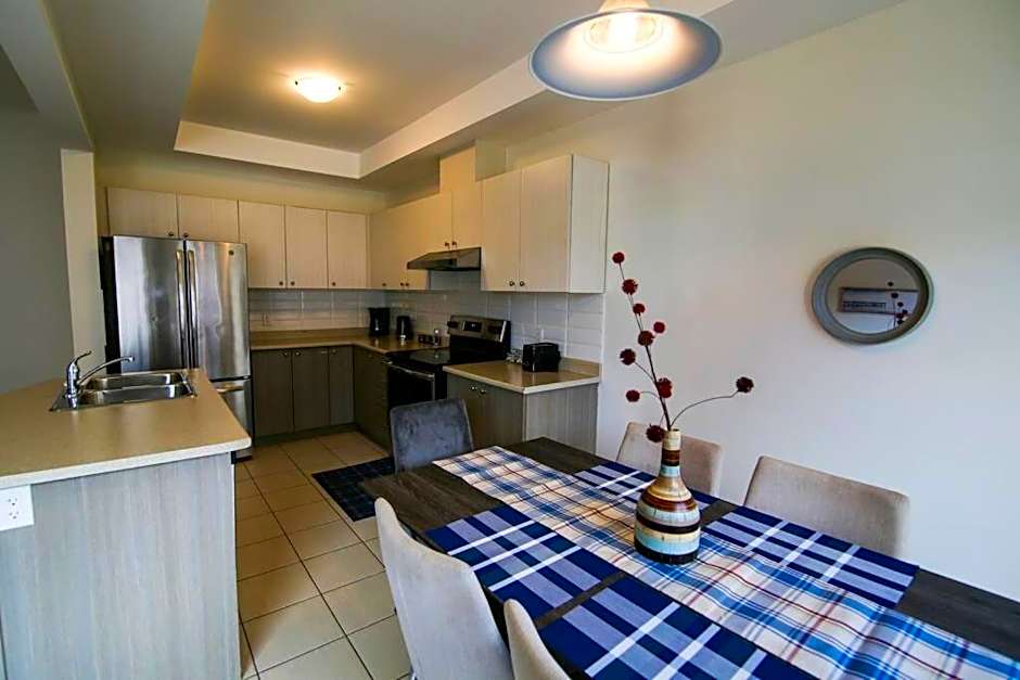 Executive 3 Bedroom townhouse close to the Lake