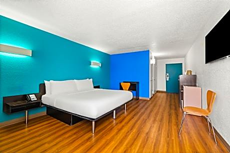 King Room with Roll-in Shower - Disability Access - Non-Smoking