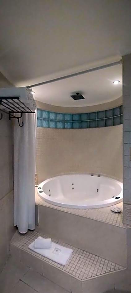 Plaza Real Suites Hotel