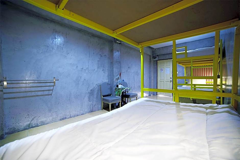 OYO 560 Chang Hostel Suvarnabhumi