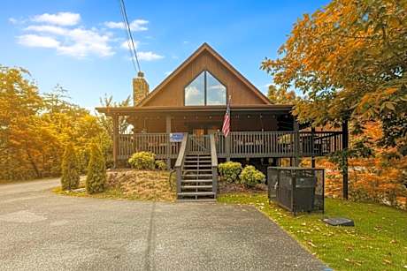 Ryes and Shine Bootlegger's Cabin! Hot Tub* Pool* Arcade* Billiards *EV * Pet Friendly