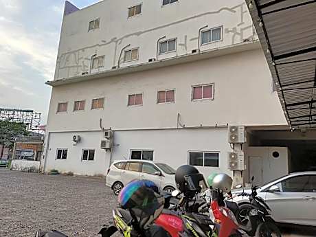 OYO 93388 Enjoy Homestay & Cafe