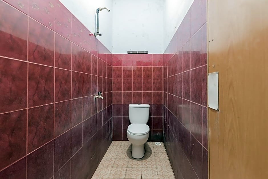 RedDoorz Syariah near Taman Kota Kuningan