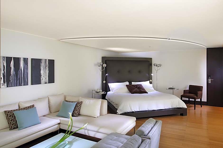 Photo 1 of 5 of Executive Suite