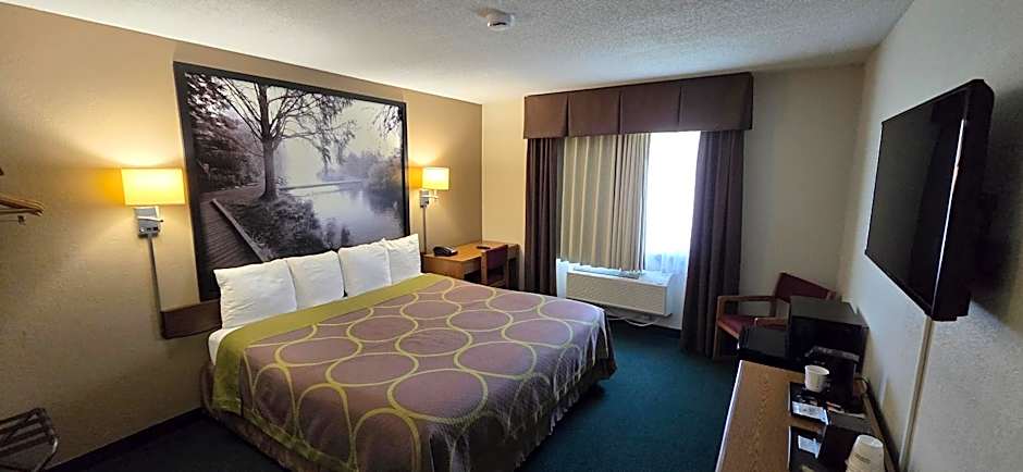 Super 8 by Wyndham Rogers Minnesota