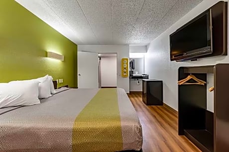 1 King Bed Mobility Accessible Room Bathtub w/ Grab Bars Smoking