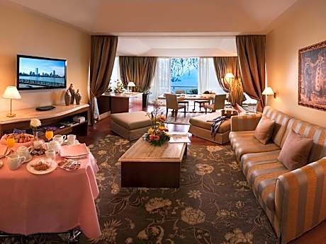 Signature Lake Suite with Balcony and Private Spa Access