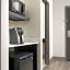 Holiday Inn Express & Suites North Brunswick By IHG