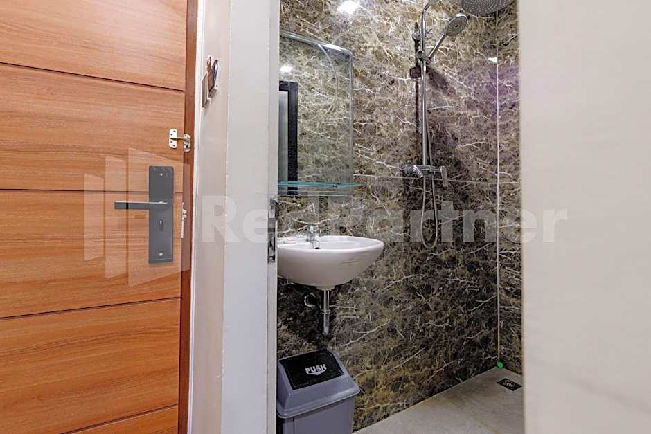 Travel Biz Hotel Medan Mitra RedDoorz