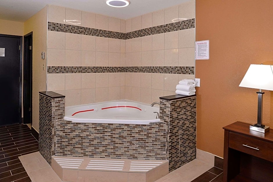 Foto 1 di 3 di 1 King Bed Suite