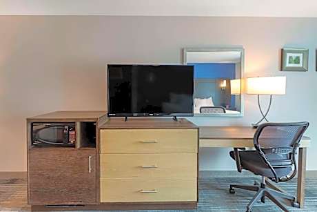 King Suite - Accessible/Non-Smoking
