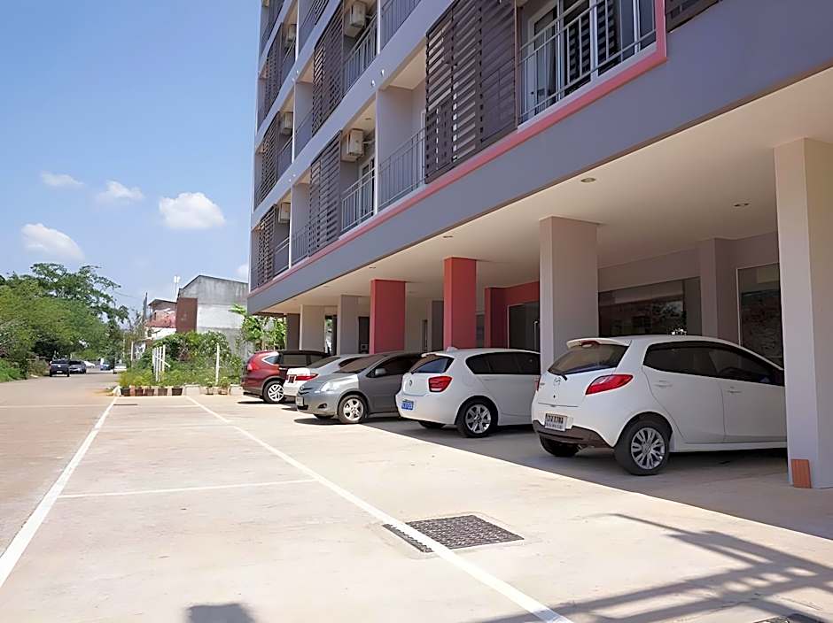 Chompu Nakarin Apartment