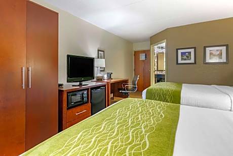 Queen Suite with Two Queen Beds and Sofa Bed - Non-Smoking