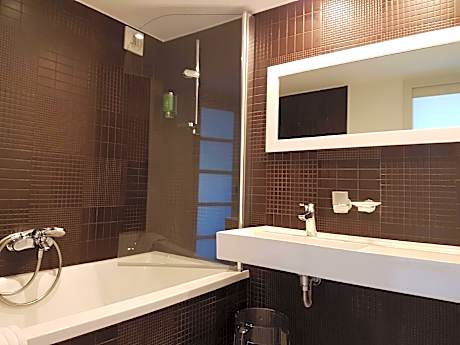 1 Queen Bed, Nonsmoking, Superior Room, Sea View, Balcony