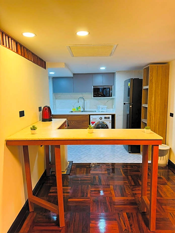 Omni Tower Nana Bangkok - Serviced Apartment on Sukhumvit Soi 4