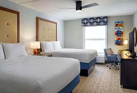 2 Qns Suite W/Kitchen Ns