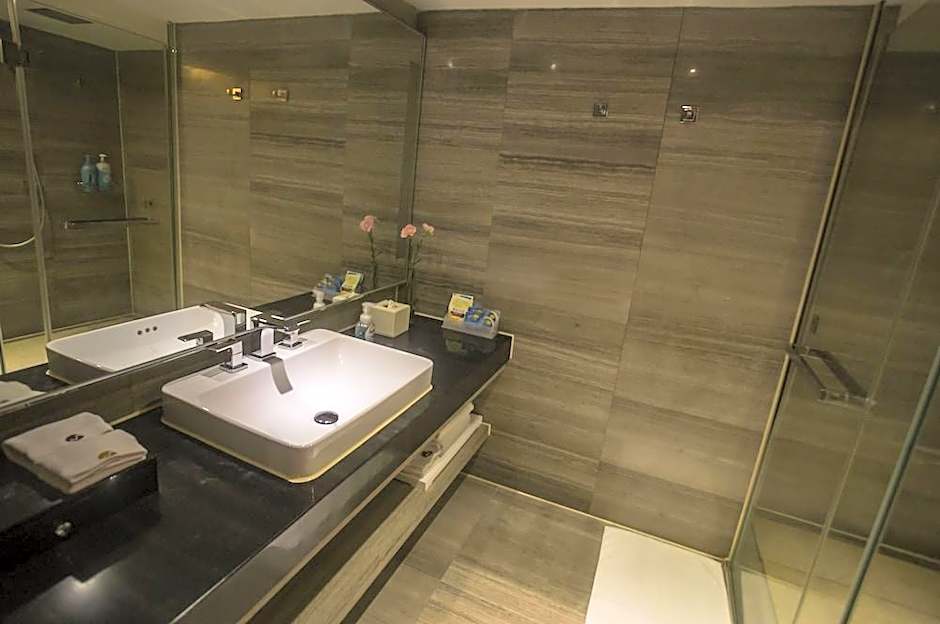 Manhattan Kinlen Hotel Shishi