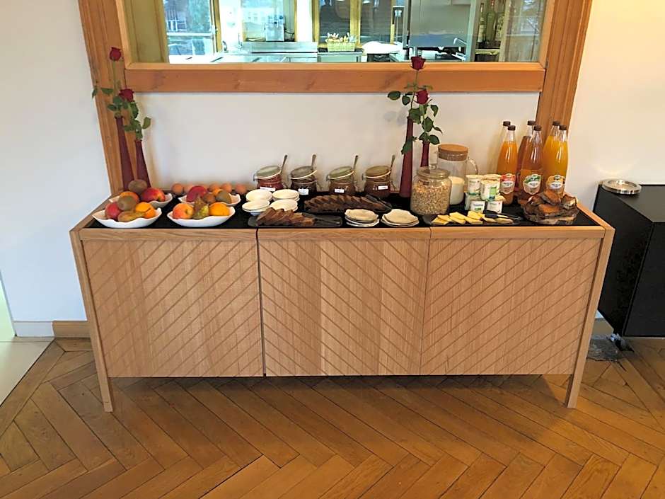 Eclosion Chateau Hotel & Restaurant