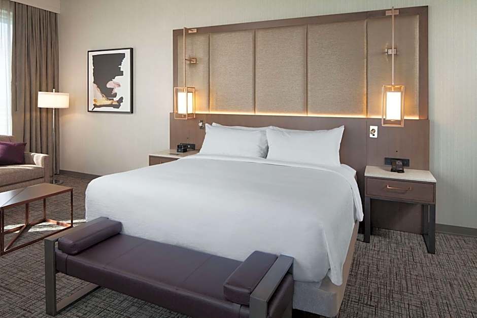 H Hotel Los Angeles, Curio Collection by Hilton