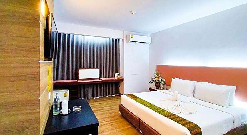 Mayflower Grande Hotel