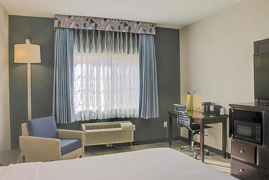 Quality Inn & Suites Roswell North