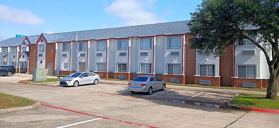 Red Roof Inn & Suites Euless - DFW Airport Southwest