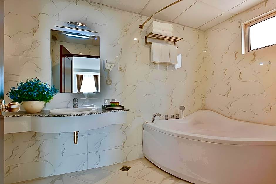 Aluna Ben Thanh Hotel